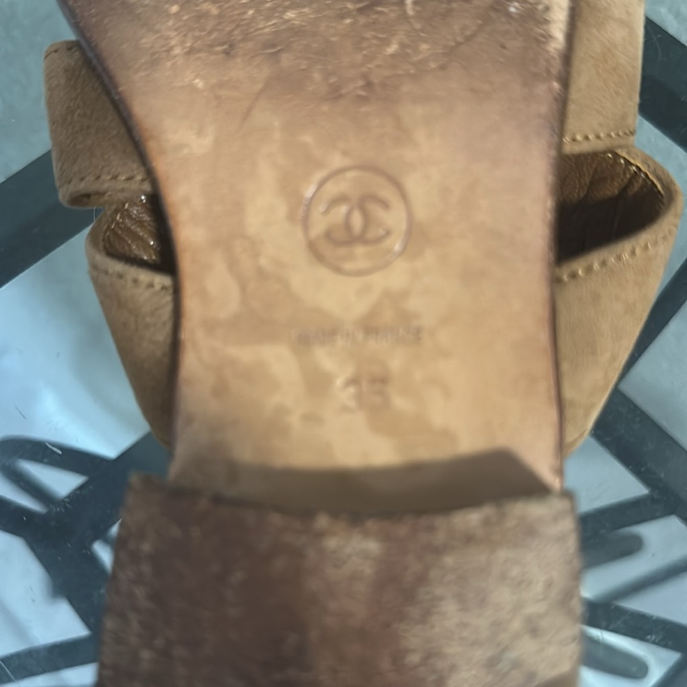 ISO: CHANEL Vintage Gold Logo Plate Suede Slide Sandals Size 35-36 *DO NOT BUY* - Picture 6 of 10